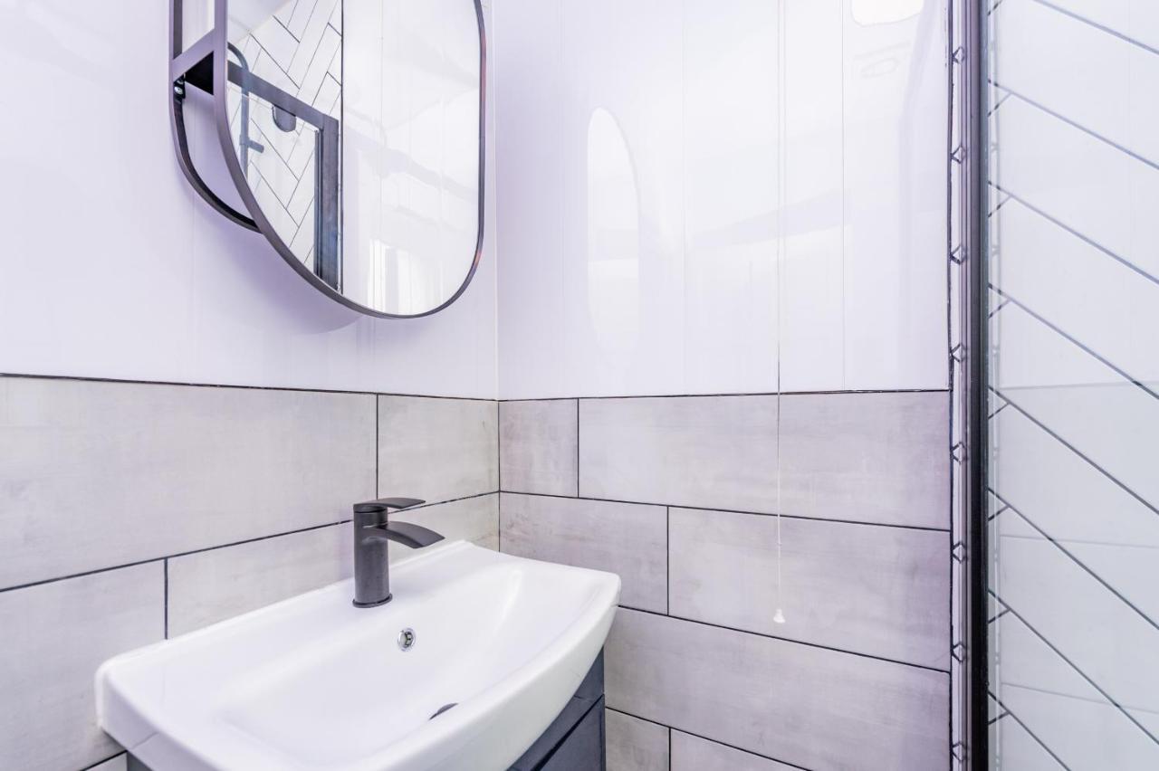 Studio Annexe By Papermill, Deeside - En-Suite, Heswall Ngoại thất bức ảnh