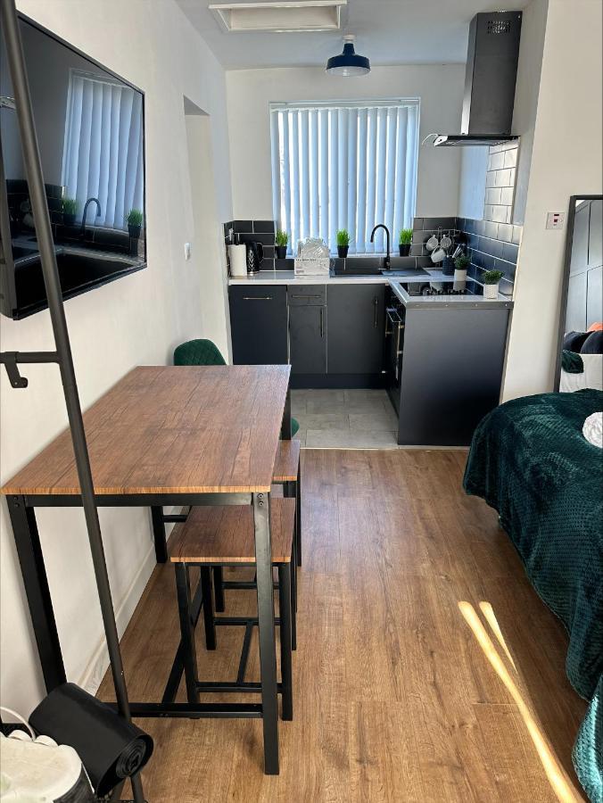 Studio Annexe By Papermill, Deeside - En-Suite, Heswall Ngoại thất bức ảnh
