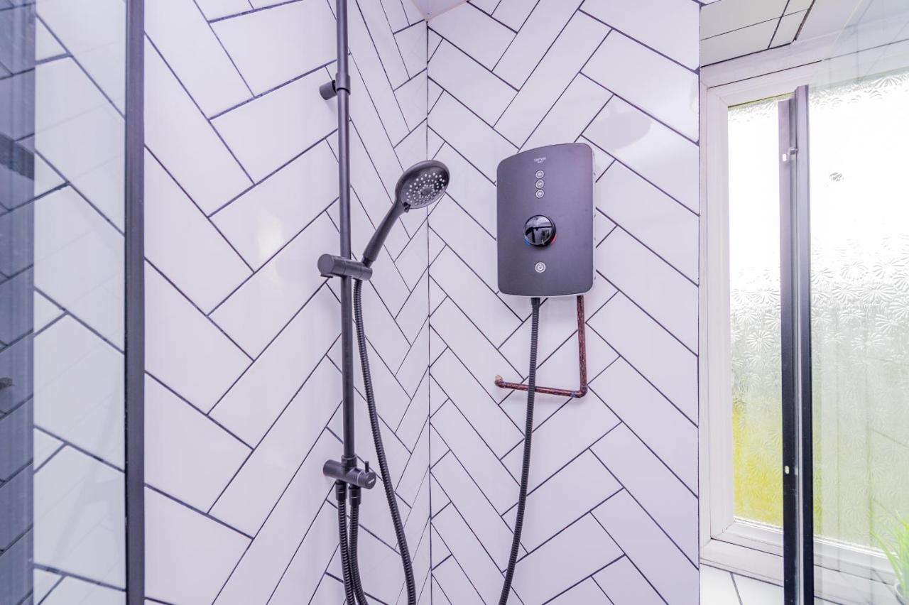 Studio Annexe By Papermill, Deeside - En-Suite, Heswall Ngoại thất bức ảnh